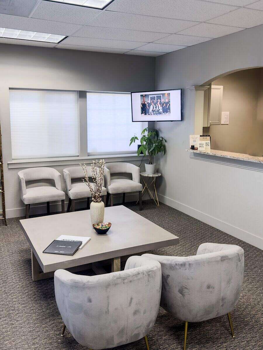 Summit Aesthetics reception and waiting area