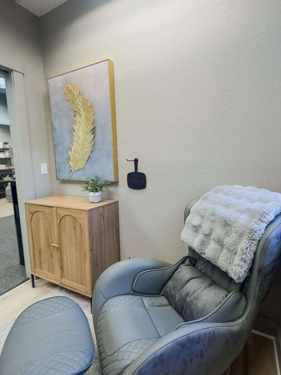 Relaxing recovery room at Summit Aesthetics